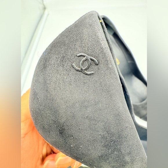 Chanel 2016 Black Suede Leather Satin CC Cap Toe Logo Metallic Heel Pumps EU 41 - Picture 14 of 14